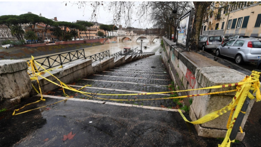 POTOP U ITALIJI Obilne kiše izazvale haos: Srušen most, škole zatvorene