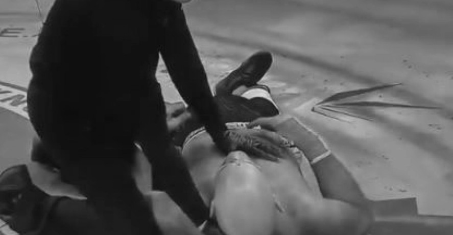 TRAGEDIJA Preminuo poslije udarca u ringu (VIDEO)