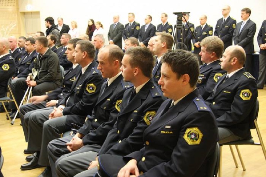 SLOVENIJA: Nemiri u policijskim redovima!