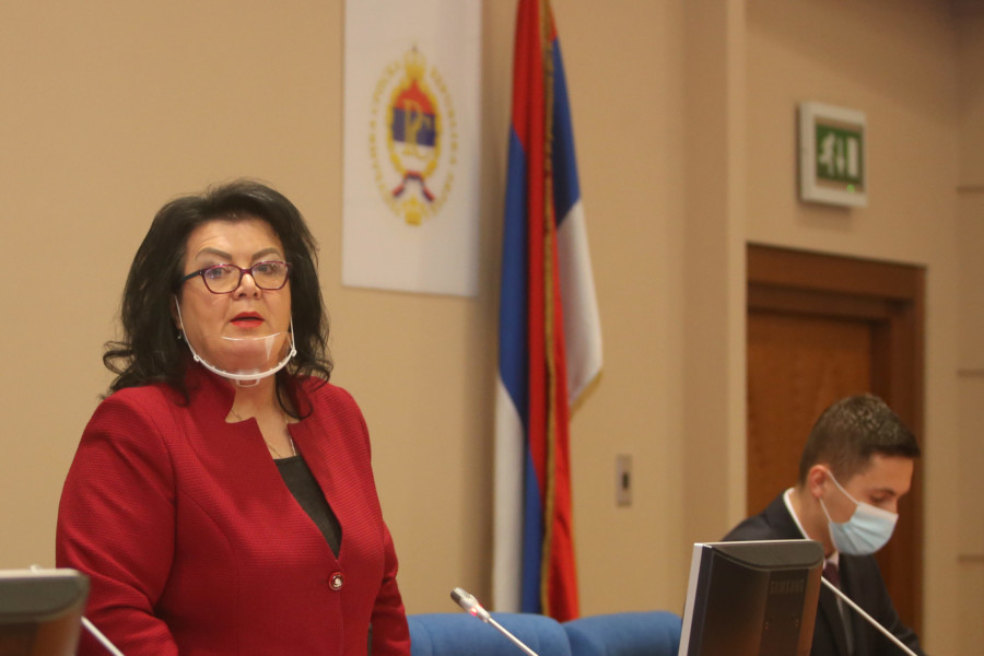 "SMILJO, GLASAJ!": ODBORNICA PDP-A kaže da je zaspala na sjednici (VIDEO)