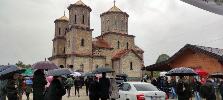 PRIJEDORČANI DOČEKUJU PATRIJARHA PORFIRIJA