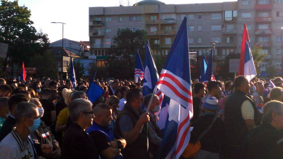 PROTEST U BIJELJINI Nezadovoljni građani traže bolje upravljanje ili opoziv gradonačelnika! (FOTO)