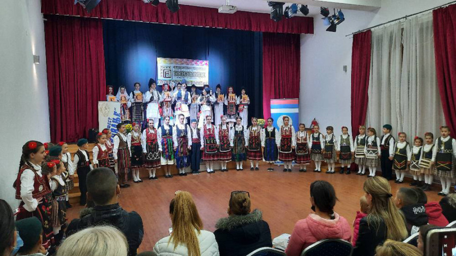 PREDSTAVLJENO DJEČIJE STVARALAŠTVO Derventa u znaku "Bosiljka"