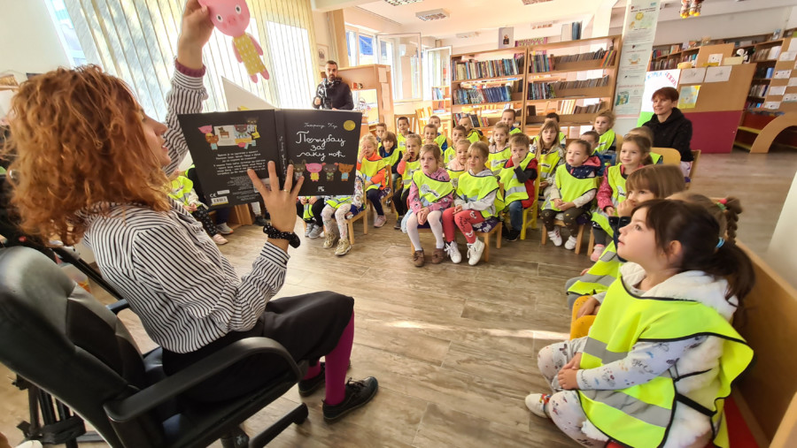 ČITANJE PRIČA POVODOM NEDJELJE DJETETA Dobojska biblioteka obradovala najmlađe sugrađane
