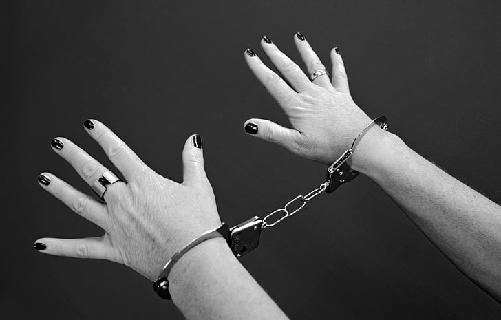 ZAVRŠILA IZA REŠETAKA Žena (60) se zaljubila u lažnog vojnika, pa prevarena