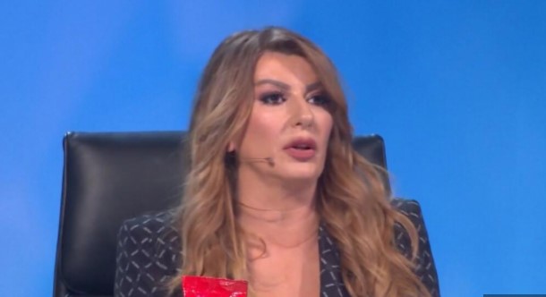 POKRILA LICE, A OTKRILA NOGE: Svi komentarišu stajling Viki Miljković (FOTO)