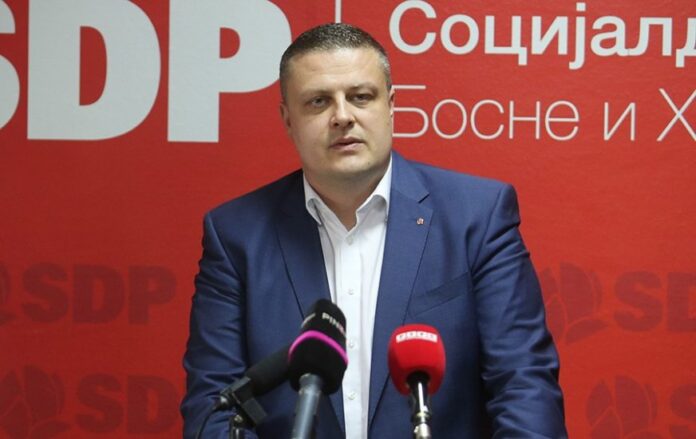 “Prvi ću UZETI PUŠKU u ruke i uniformu BiH” Mijatović šokantnom izjavom izazvao oštre reakcije u Srpskoj