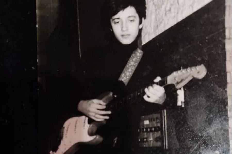 GITARA JE NJEGOV ŽIVOT Prepoznajete li našeg legendarnog rokera?