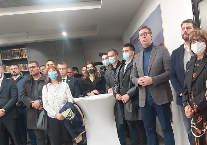 U INAT DUŠEBRIŽNICIMA Vučić se pojavio na obilježavanju Svete Petke, svi su gledali u ono što nosi