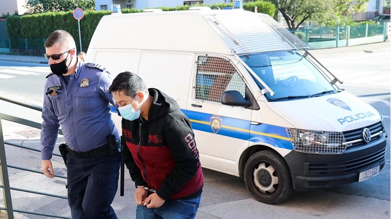 MULA KOJA JE ŠVERCOVALA KOKAIN U ŽELUCU BRANI SE ŠUTNJOM: Kaznu će vjerovatno služiti u Hrvatskoj! (FOTO)