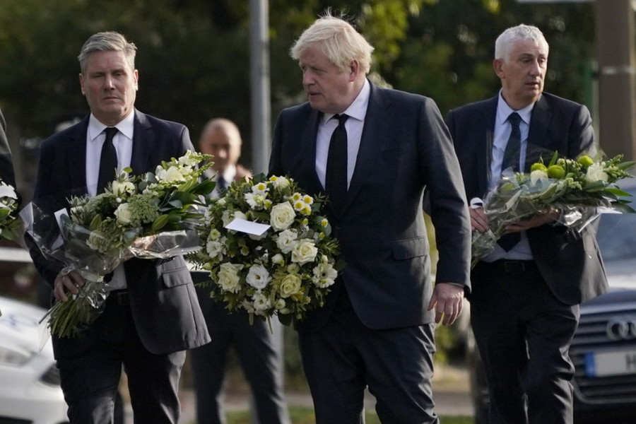 DŽONSON POLOŽIO CVIJEĆE na mjestu gdje je ubijen poslanik