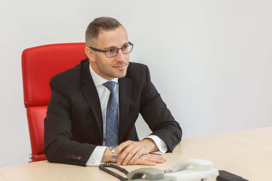 TOMAŠ DARIVAO DVIJE PRVOROĐENE BEBE U OVOJ GODINI: Bebe dobile dukate