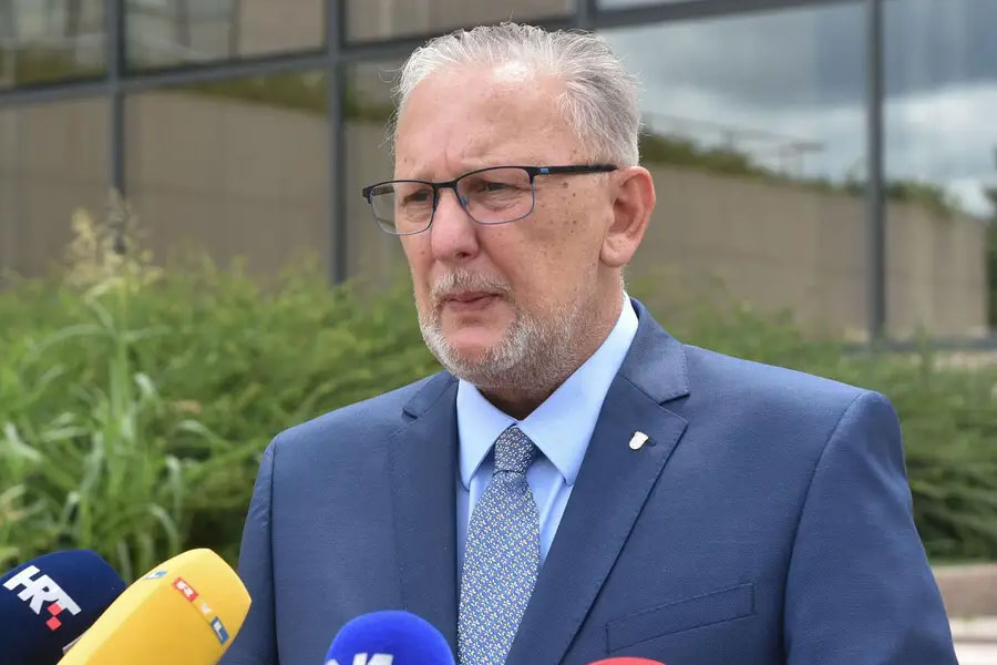 BOŽINOVIĆ O SNIMCIMA NA KOJIMA TUKU MIGRANTE: Ne mogu to konkretno komentarisati