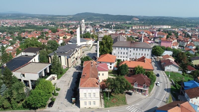 SKANDAL U DERVENTI Direktor škole sebi i radnicima sipao gorivo na račun škole
