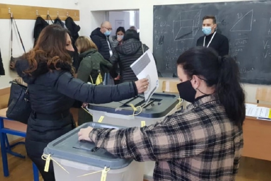 (UŽIVO) ODLUČUJUĆI DAN ZA SRBE NA KOSOVU! Narod bira, donosi se krucijalna odluka (FOTO/VIDEO)