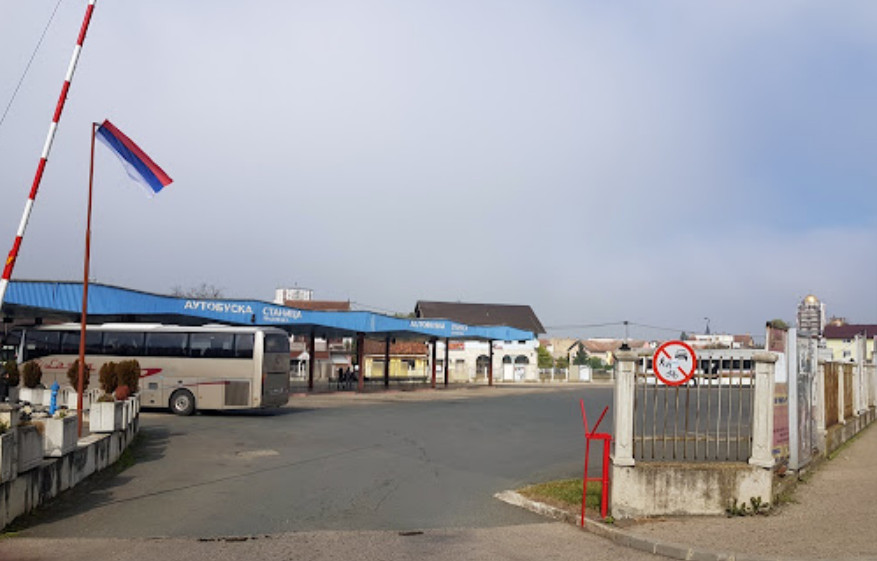 AUTOBUSKA STANICA U GRADIŠCI HIT NA DRUŠTVENIM MREŽAMA! Pogledajte ČEMU SE jedni smiju, a drugi zgrožavaju (FOTO)