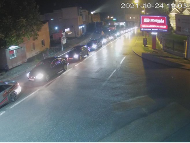 VOZAČI, NAORUŽAJTE SE STRPLJENJEM Gužve na graničnim prelazima