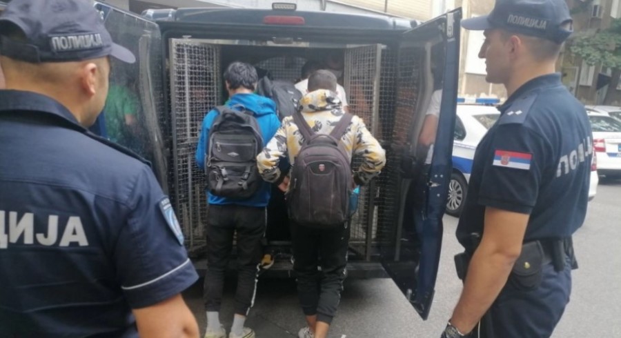 AKCIJA CARINE U NIŠU: Pronađeno 11 migranata koji su se skrivali u koturovima žice