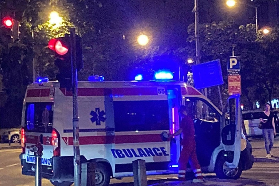 DJEVOJKA SKOČILA SA PETOG SPRATA NA BEŽANIJSKOJ KOSI I PREŽIVJELA: Prebačena je u Urgentni