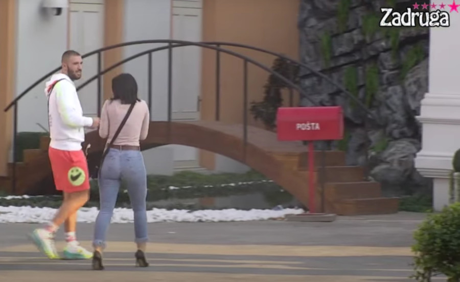 ŽESTOKO IZVRIJEĐAO MILICU Mensur nije birao riječi kojim će da uvrijedi svoju maloljetnu djevojku! (VIDEO)
