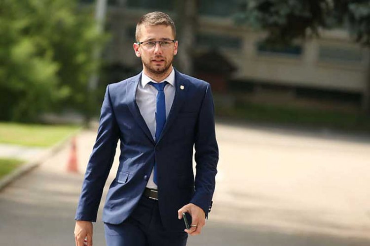BEGIĆ OBJAVIO MAJČINE PORUKE! "Neka objavljuju šta god hoće, neka te čuva Bog, mama je uvijek uz tebe"