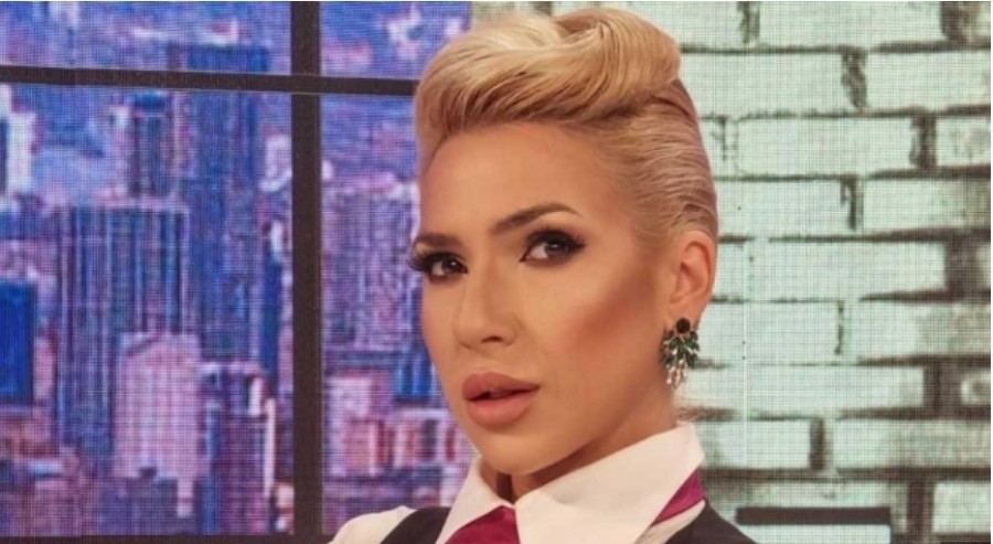 GOLE NOGE U PRVOM PLANU OVOG JUTRA Jovana Jeremić izaziva u haljini pripijenoj uz tijelo