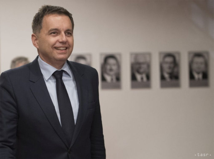 OPTUŽEN ZA PODMIĆIVANJE guverner slovačke Centralne banke