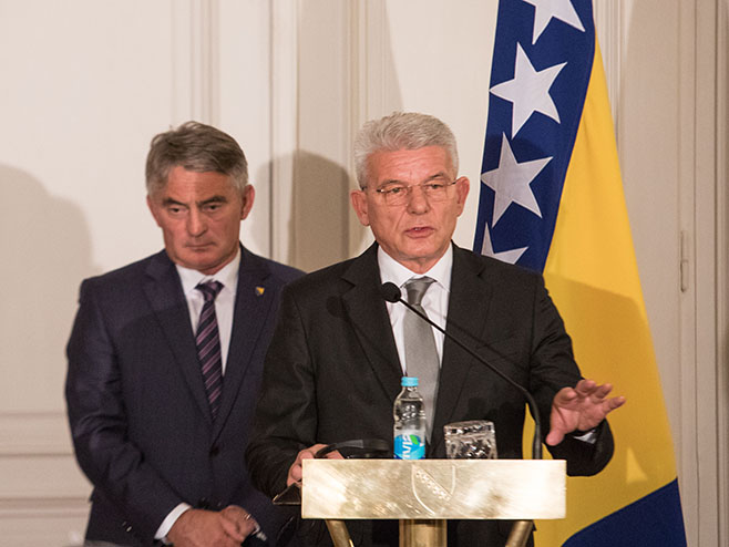 ZA KOMŠIĆA I DŽAFEROVIĆA  opravdana odluka o odgađanju vojne vježbe
