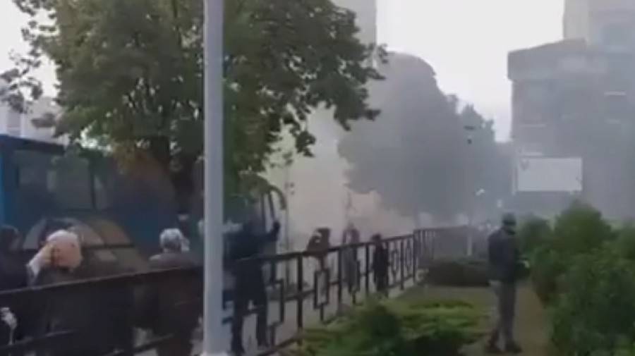 SNIMAK KOJI SVJEDOČI O BRUTALNOSTI ALBANACA Ovako je Rosu upao u Kosovsku Mitrovicu i prestravio srpski narod (VIDEO)