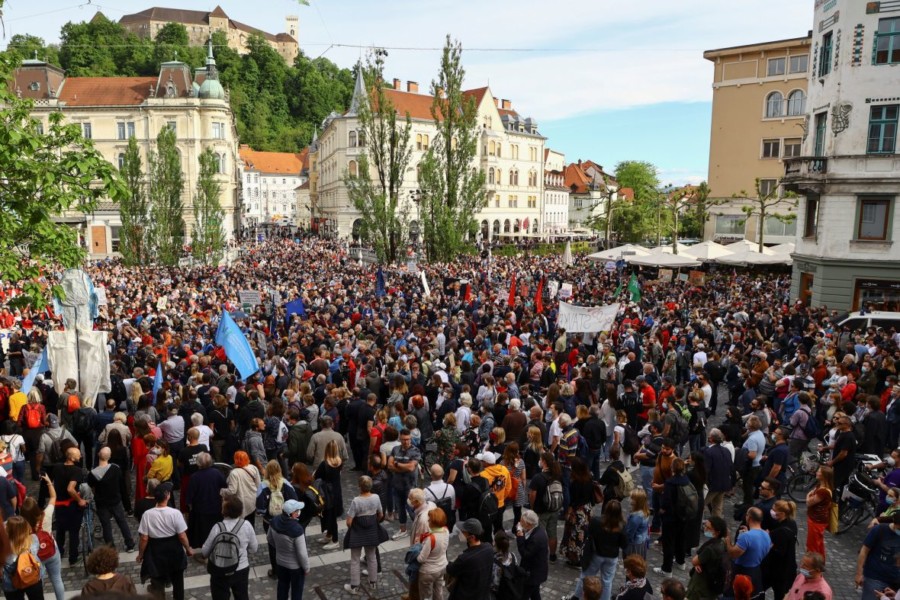 U SLOVENIJI PROTESTI, 6 policajaca lakše povrijeđeno, 25 demonstranata privedeno