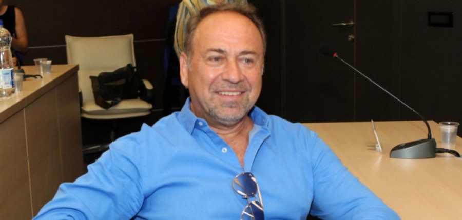 KRENUO DJEDOVIM STOPAMA! Unuk Marinka Rokvića zapjevao u Šarenici (FOTO)