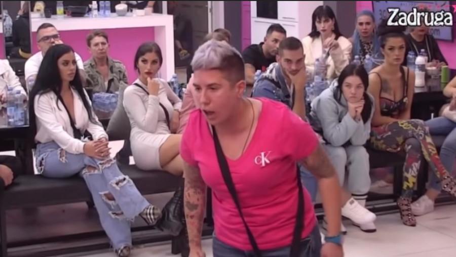 MATORA PRIZNALA AFERU SA TIJANOM AJFON! Jovana zadrugarki do detalja prepiričala vrelu akciju sa starletom