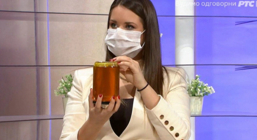ZA PET SEKUNDI PROVJERITE DA LI JE MED PRAVI ILI LAŽAN Potrebni su vam tanjirić i voda