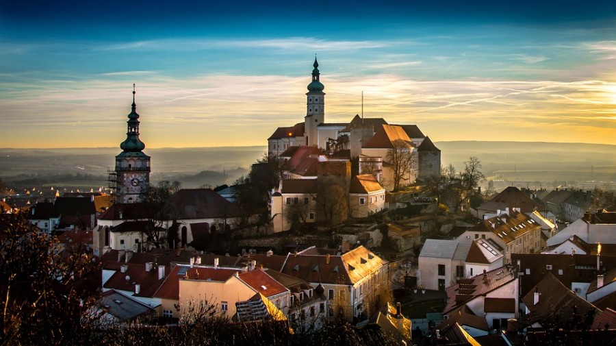 OPOZICIJA POBIJEDILA na parlamentarnim izborima u Češkoj