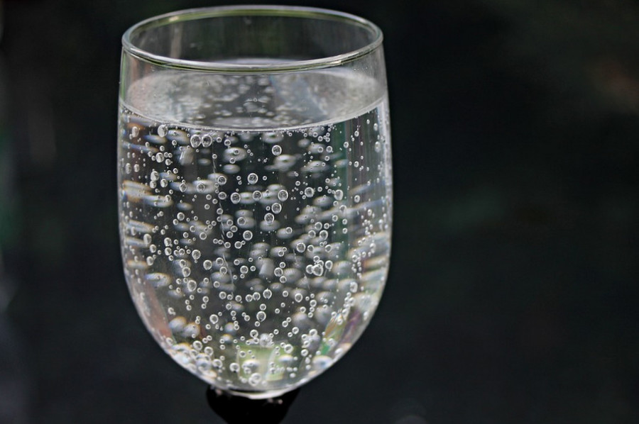 MNOGI NE ZNAJU Glavne razlike između gazirane i mineralne vode