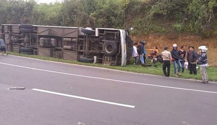 POGINULO NAJMANJE 25 LJUDI kada je autobus u Nepalu sletio sa puta