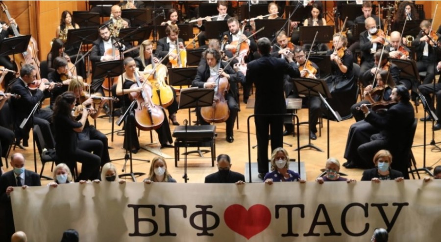 MUZIČARI SE OPROSTILI OD IVANA TASOVCA Beogradska filharmonija održala koncert u čast preminulog direktora!