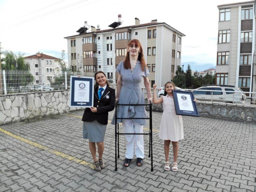 OVO JE NAJVIŠA ŽENA NA SVIJETU! Rekord je potvrđen (FOTO)