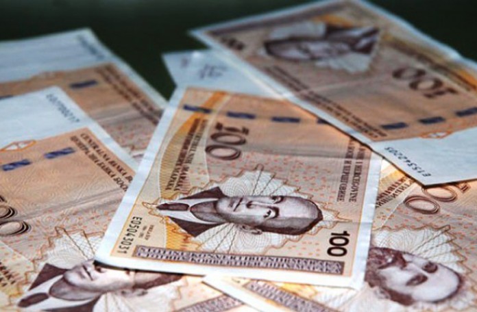 MLADI OD SUTRA MOGU DA SE PRIJAVE ZA POMOĆ OD 100 KM Evo ko sve ima pravo na to i šta treba da ispuni