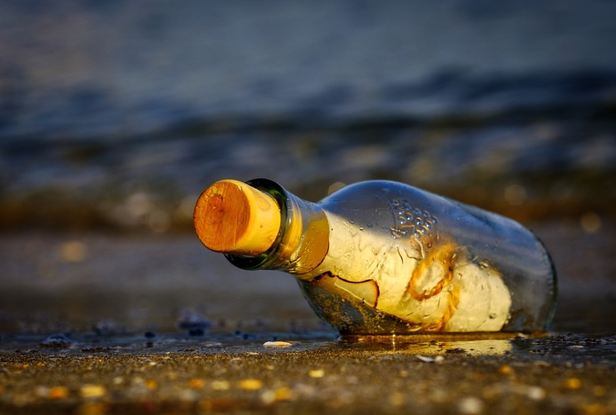 POGLEDAJTE ŠTA JE PISALO NA KOMADU PAPIRA U BOCI koja je nakon 132 godine isplivala na obalu