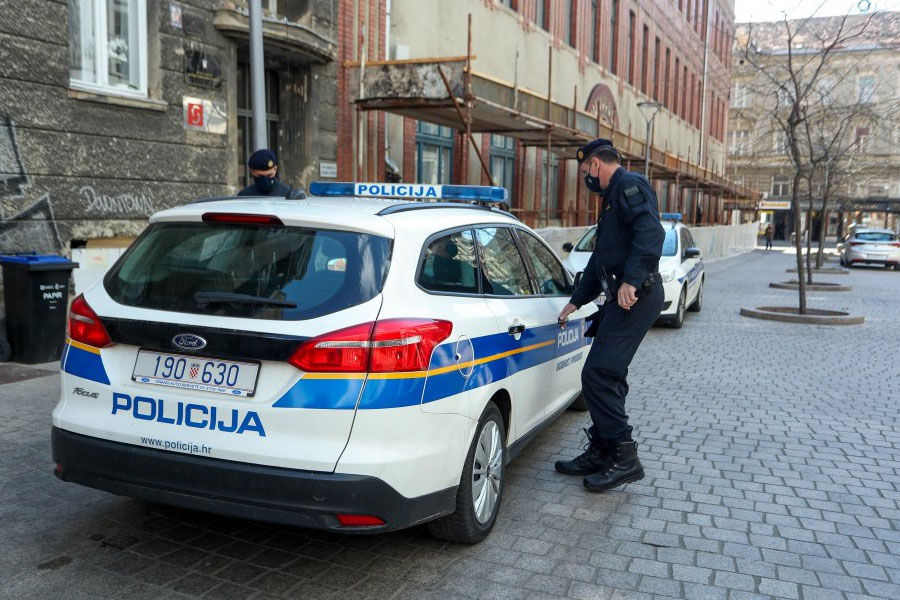 NA VRATA STARCA BANUO LAŽNI BANKAR i ukrao veću svotu novca
