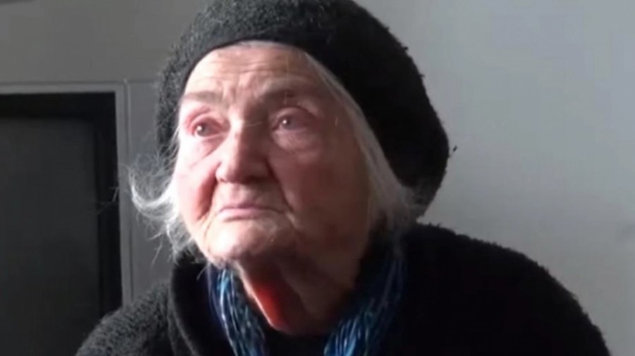 JEDINA SRPKINJA U PEĆI OPET NAPADNUTA! Profesorki u penziji polomili prozore na kući
