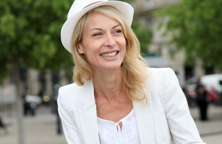 MODA ZA ŽENE POSLIJE 40: Kako da izgledate prefinjeno, moderno i otmjeno, ali potpuno pristojno! (FOTO)
