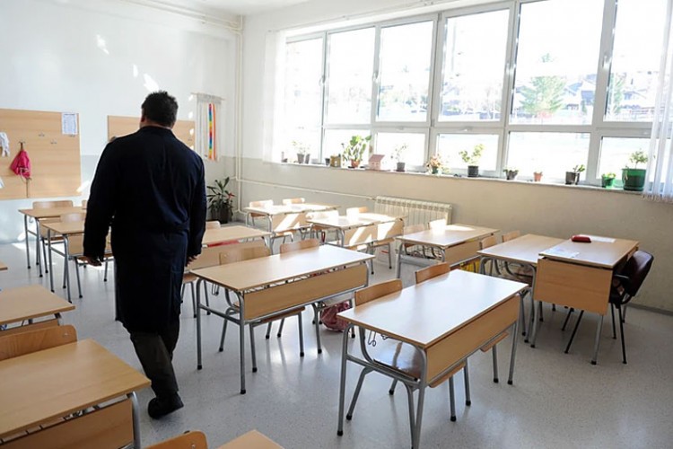 NEDOZVOLJENIM SREDSTVOM dezinfikovali učionice u Sarajevu