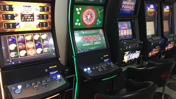 UKRADENO OKO 5.500 KM  iz poker aparata u Prijedoru