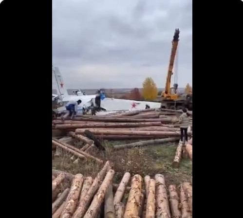 SRUŠIO SE AVION sa 20 padobranaca (Video)