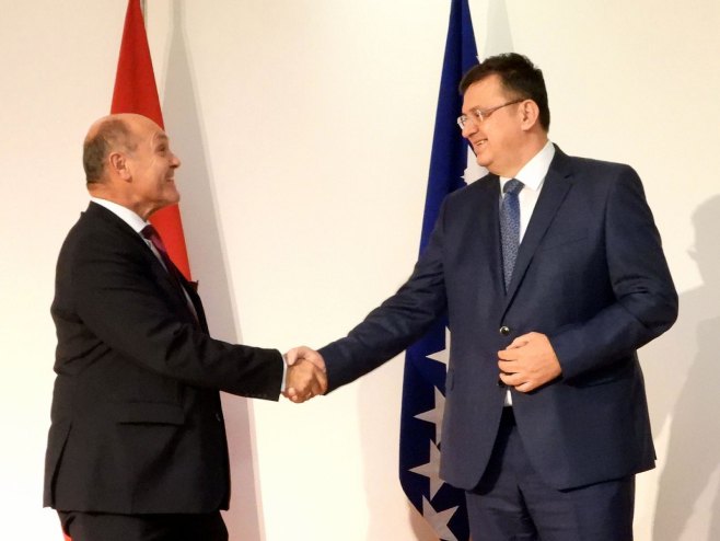 TEGELTIJA I SOBOTKO SAGLASNI Političku krizu u BiH rješavati unutrašnjim dijalogom