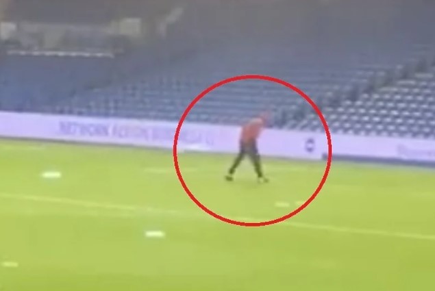 IGRAČ ARSENALA tražio zube na terenu