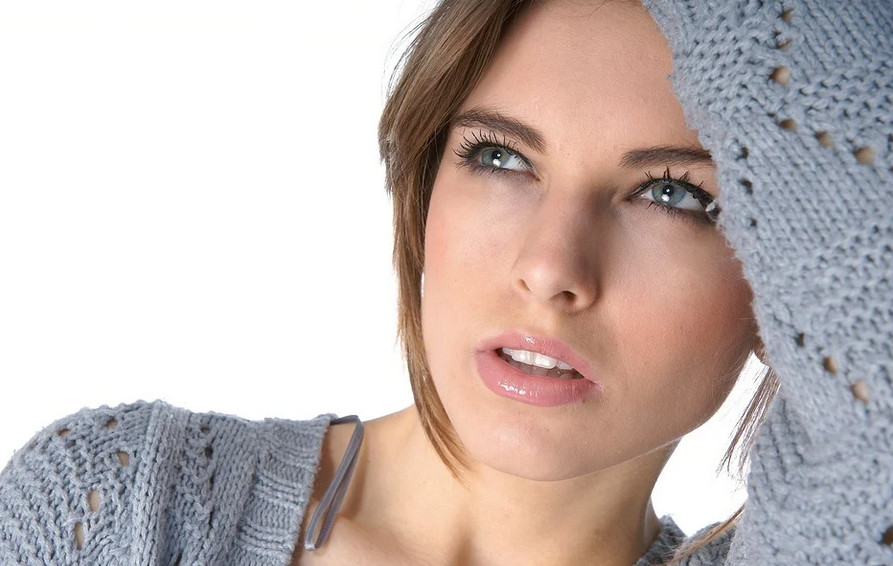 RIJEŠITE SE PROBLEMA ISPUCALIH usana uz pomoć prirodnih preparata