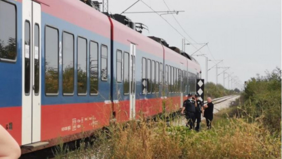 MIGRANTI KAMENOVALI voz Sarajevo-Mostar!